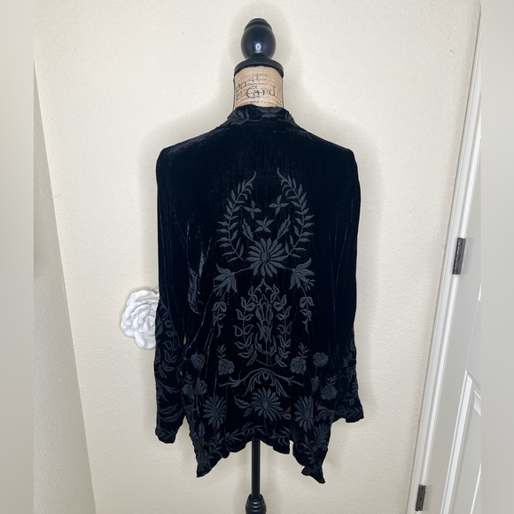 NTM: Johnny Was Black Velvet Embroidered Floral Open Front Cardigan Size M - Picture 11 of 15